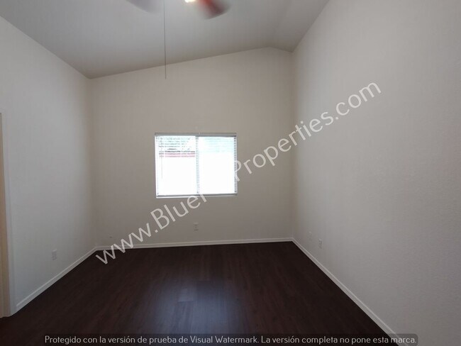 Building Photo - 915 N Silverleaf Oak Pl