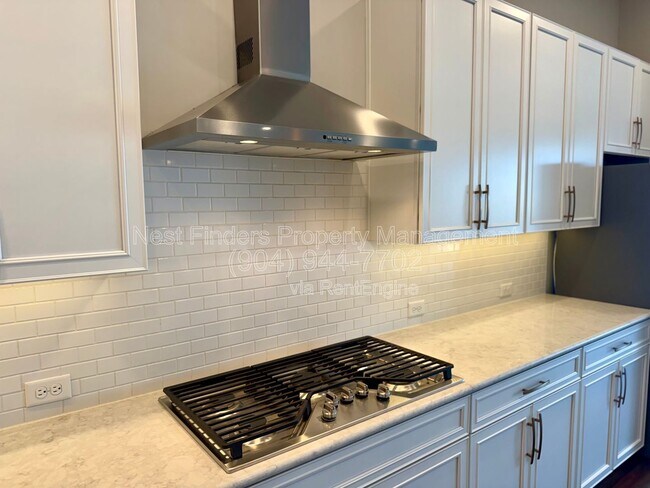 Building Photo - 10682 Aventura Dr