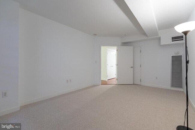 Building Photo - 219 S 18th St