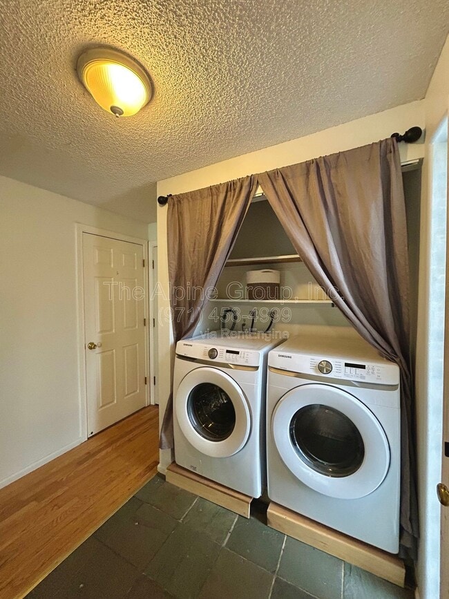 Building Photo - 4905 SW 152nd Ave