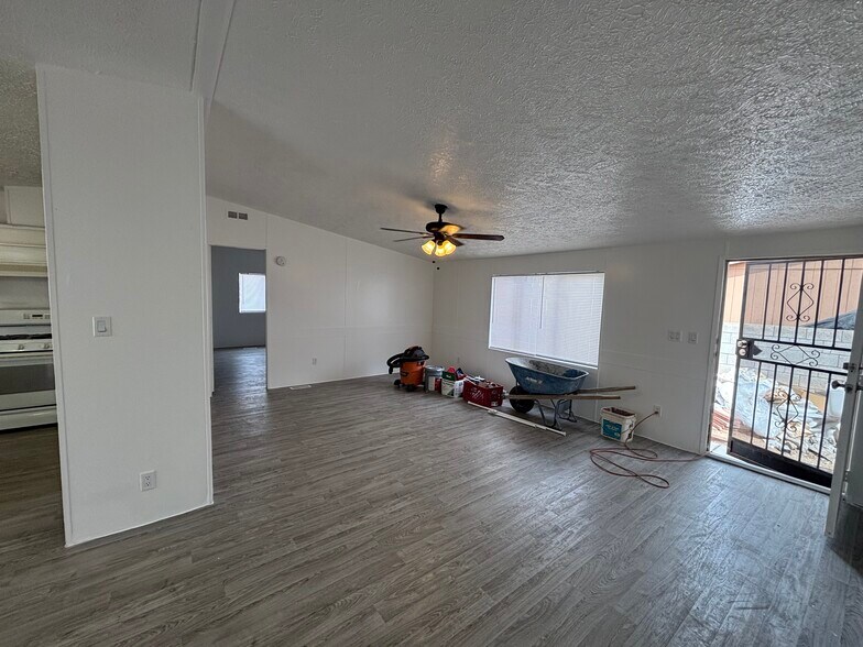 Building Photo - 4098 E White Water Dr