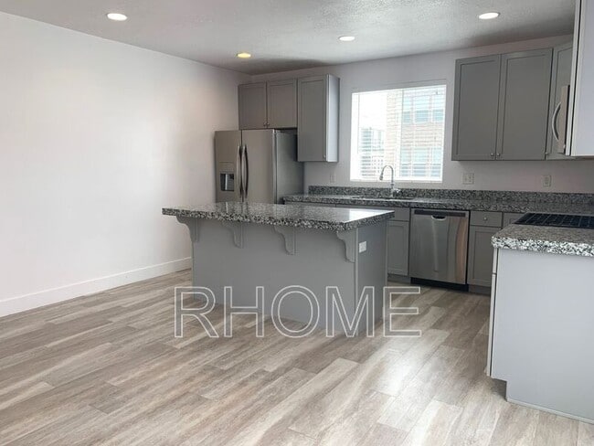 Building Photo - 1824 W Torlundy Dr