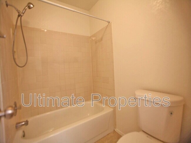 Building Photo - 448 E Topeka Dr