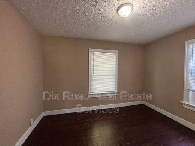 Building Photo - 217 Fernwood Ave