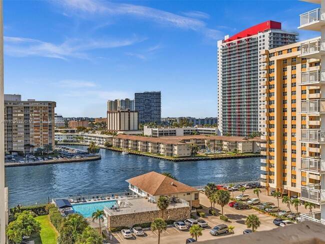 Building Photo - 1865 S Ocean Dr