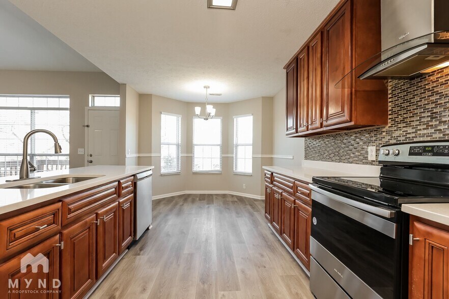Building Photo - 3100 Creekview Ln
