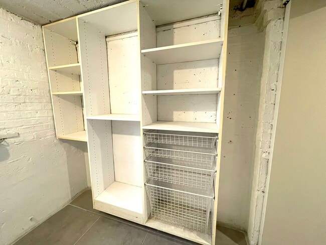 Building Photo - 4324 N Hoyne Ave