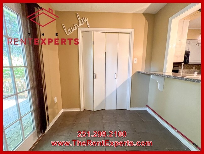 Building Photo - 953 Dickenson Ave