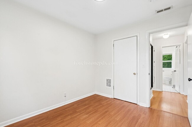 Building Photo - Updated NE Portland Home w/Fenced Yard and Upgrades!