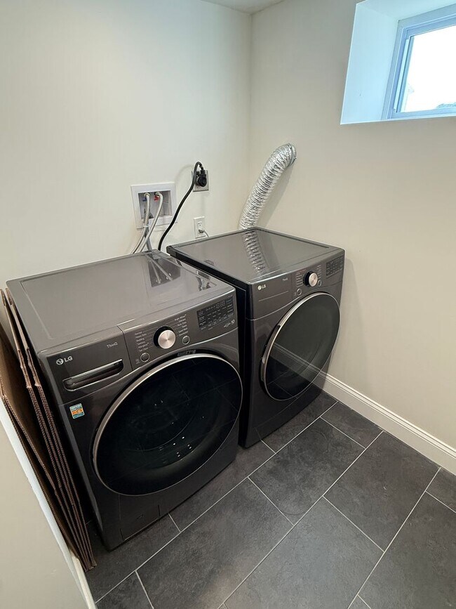 Building Photo - Beautiful 3 Bedroom Single-Family Home in Essex, MD