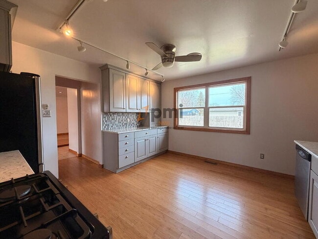 Building Photo - 425A Sherman Dr