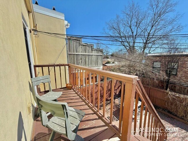 Building Photo - 1239 C St SE