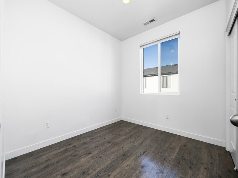 Building Photo - 439 S Meadow Garden Rd