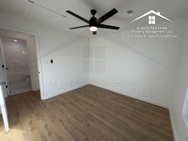 Building Photo - 508 E 8th St