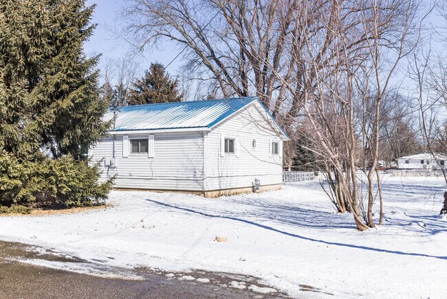 Building Photo - N1246 Walnut Rd