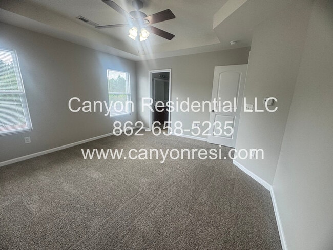 Building Photo - 2521 Spinnaker Dr
