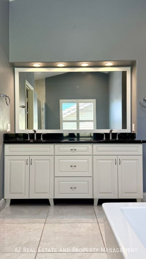 Building Photo - 1655 E Saltsage Dr