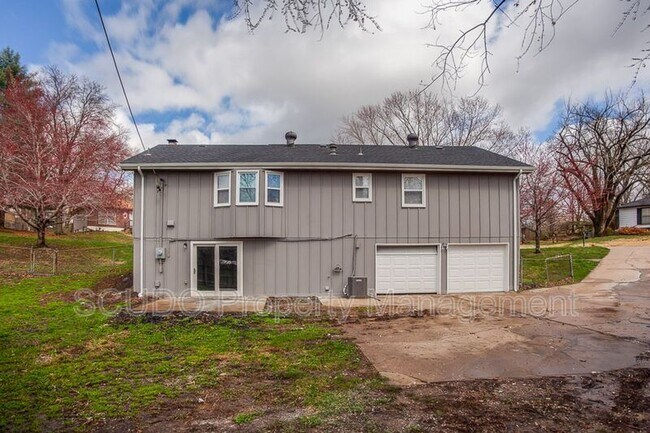 Building Photo - 6912 NW Searcy Dr