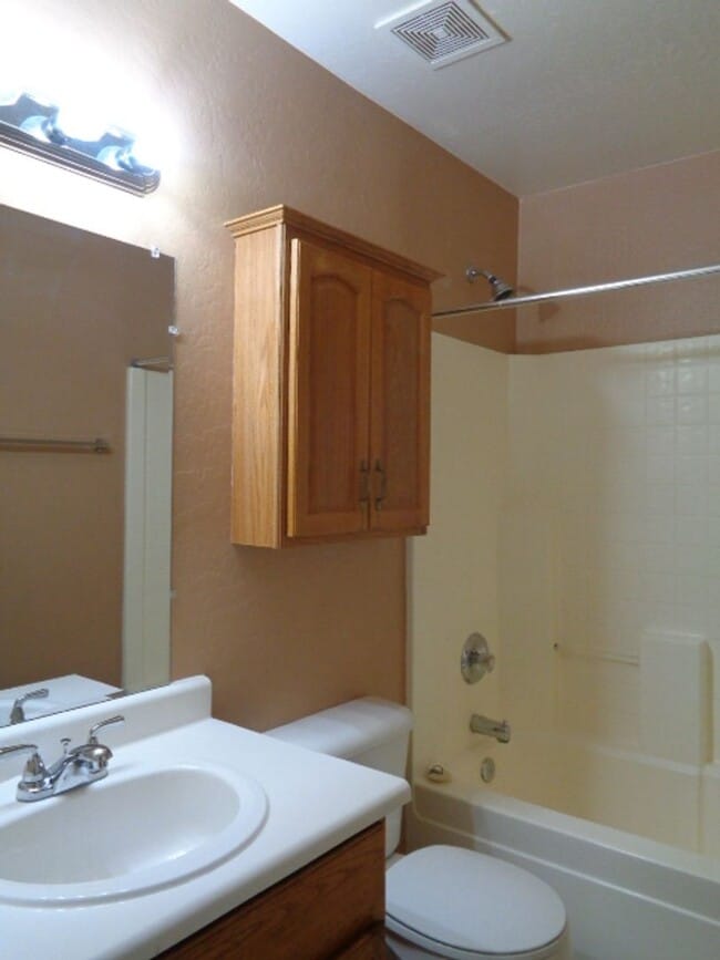 Building Photo - Cozy 3 bedroom home in Goodyear! Large bac...
