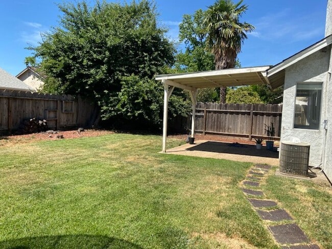 Building Photo - Two-story Style Home Located in Charming N...
