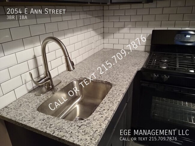 Building Photo - 2054 Ann St