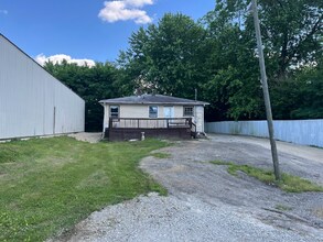 Building Photo - 1218 McCullough Pike