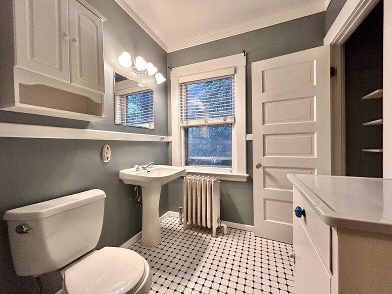 Building Photo - 320 Madison Ave SE