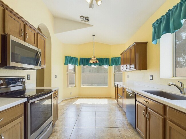 Building Photo - Garden Lakes retreat complete with private pool