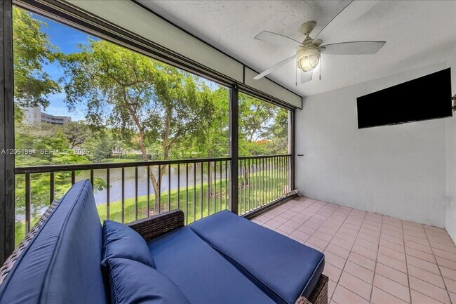 Building Photo - 2240 N Cypress Bend Dr