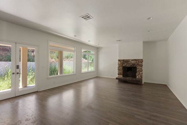 Building Photo - Elegant 5-Bedroom Estate with Pool in Prime Woodland Hills