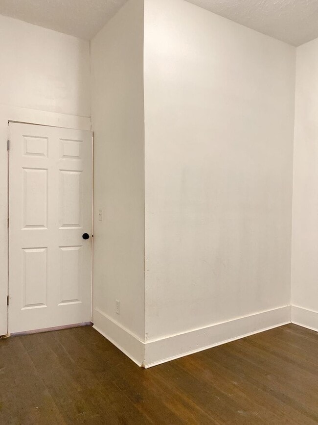 Building Photo - 3 bed 1 bath