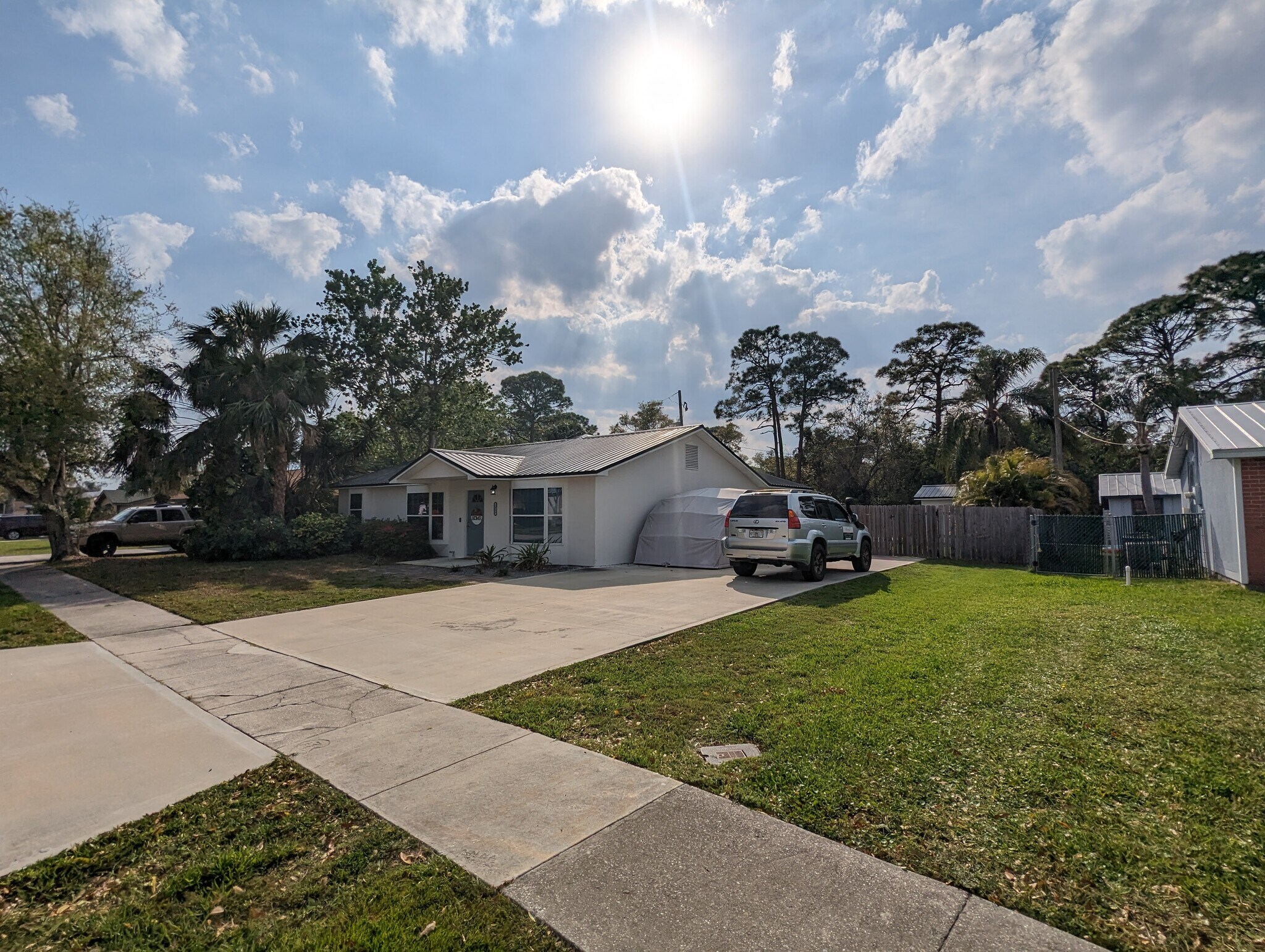 Building Photo - 2859 School Dr NE