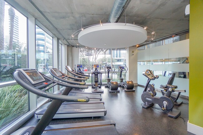 Building Photo - 1901 Post Oak Blvd