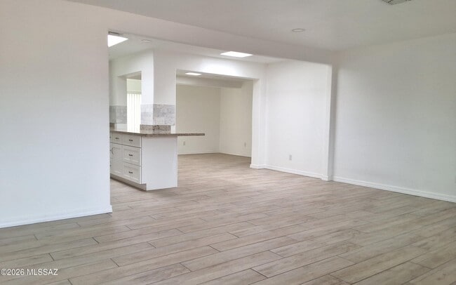 Building Photo - 434 S Vista Del Rio