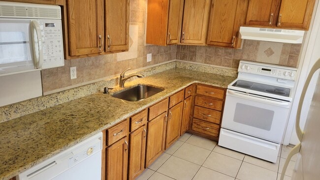 Building Photo - Newly renovated 2 bedroom duplex in Braden...