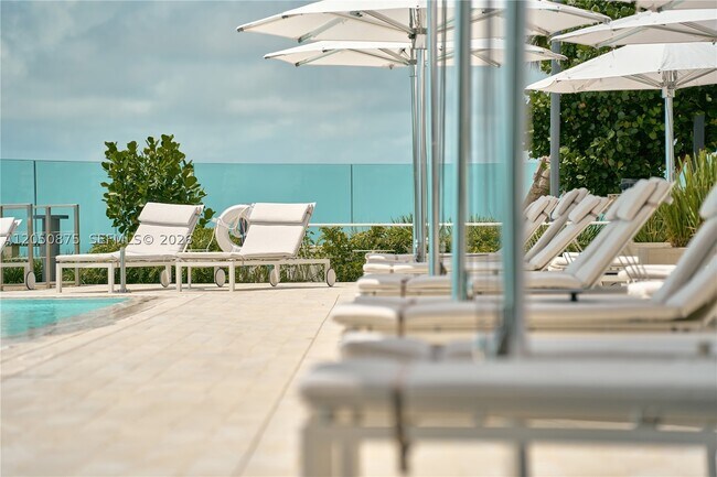 Building Photo - 300 Biscayne Blvd