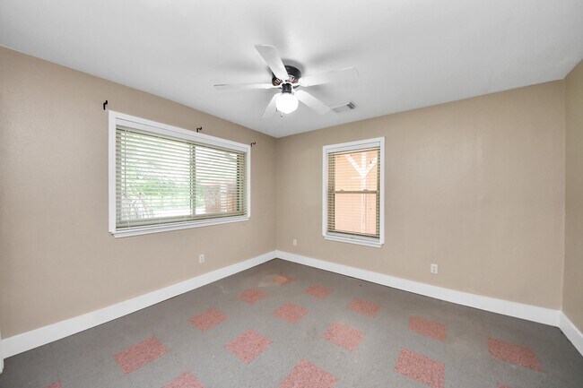 Building Photo - 118 Estate Dr