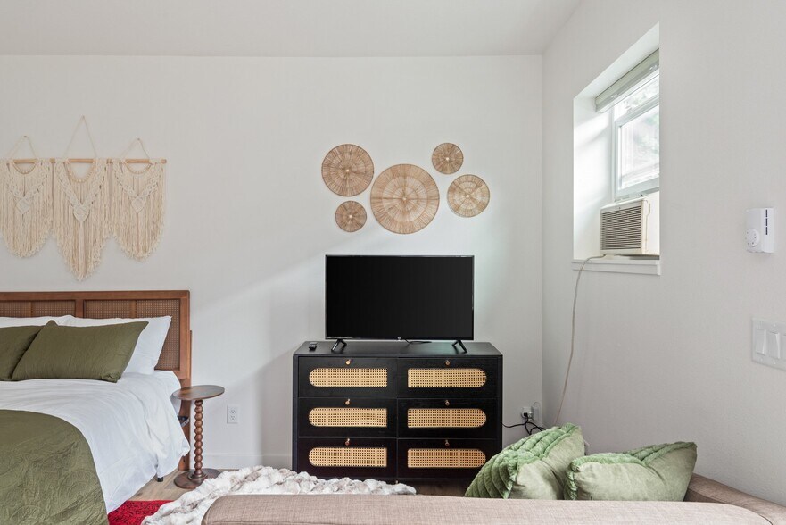 Building Photo - 5764 NE Garfield Ave.