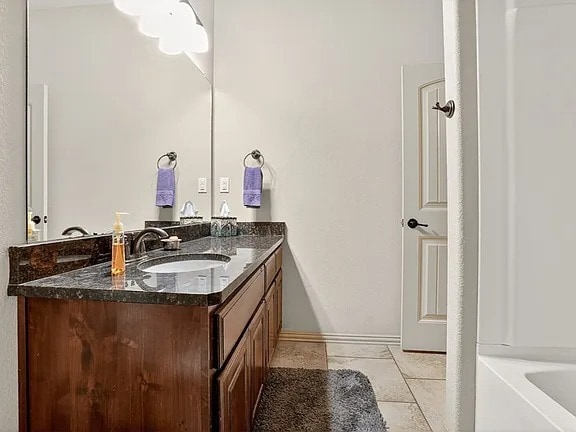 Building Photo - Comfy 3 Bed/2 Bath Midland Home with all appliances, backyard, attached garage, 6 min to grocery ...