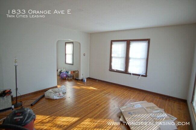 Building Photo - Freshly updated 2 bedroom 1 bath