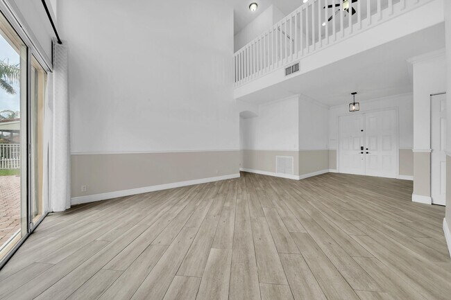 Building Photo - 5878 Bay Hill Cir