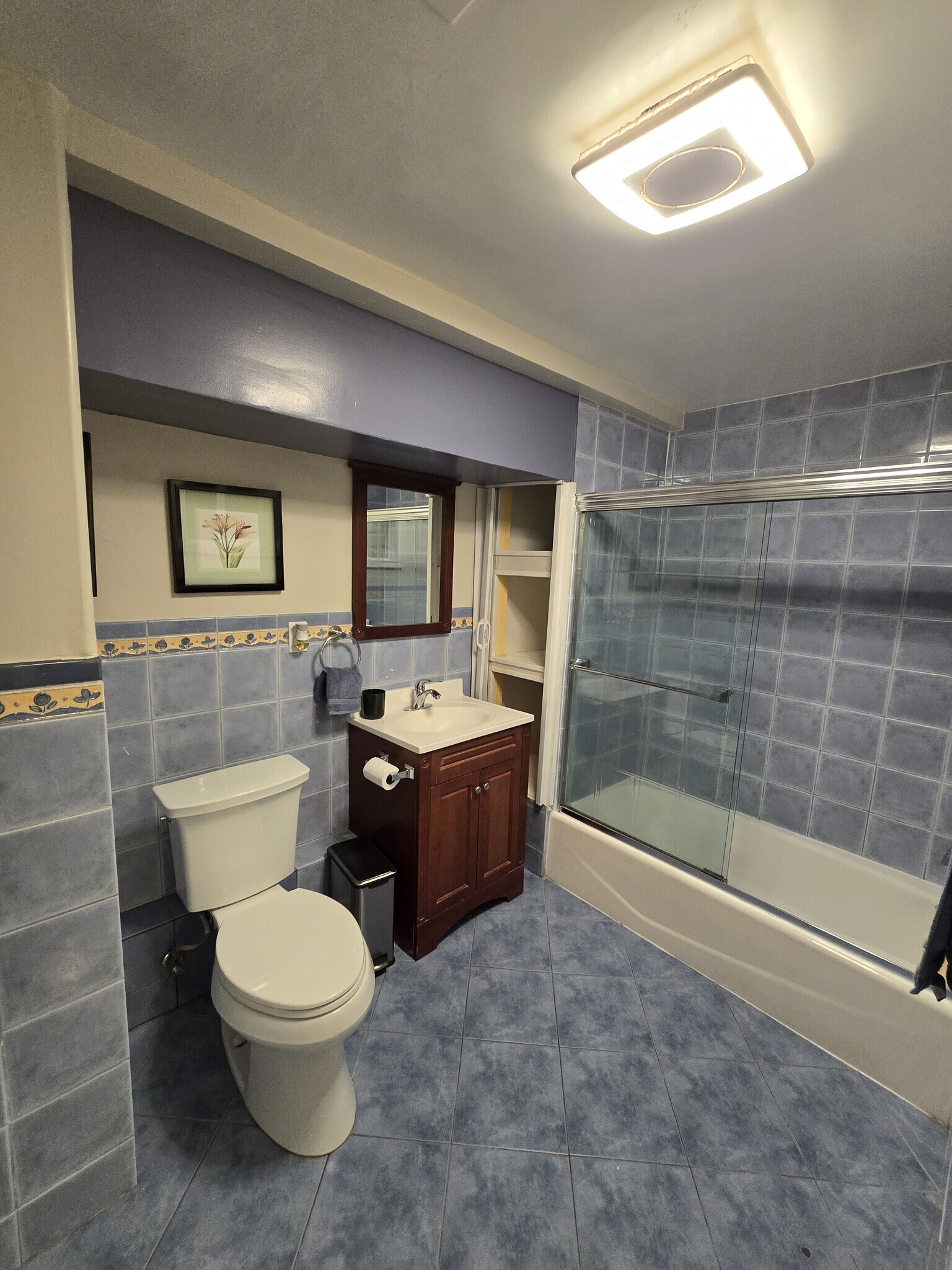 Building Photo - 706 Athens St