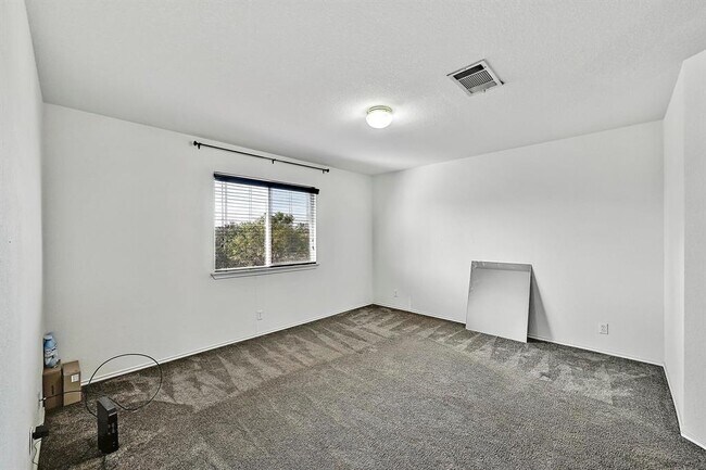 Building Photo - 102 Cannery Cove