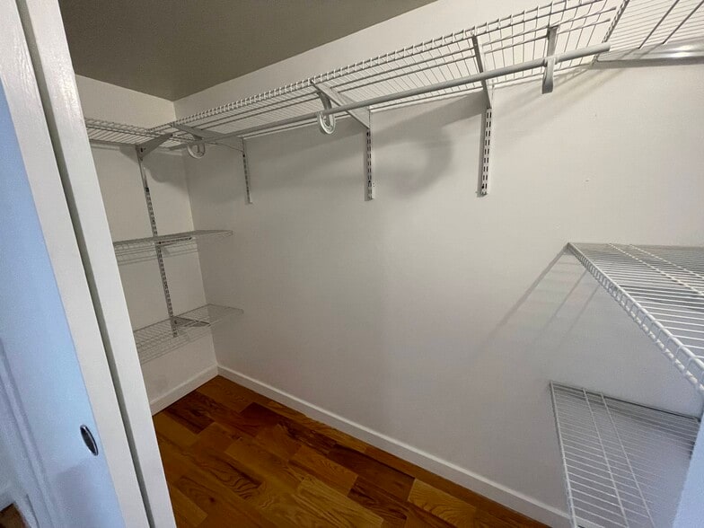 Building Photo - 711 Chew St