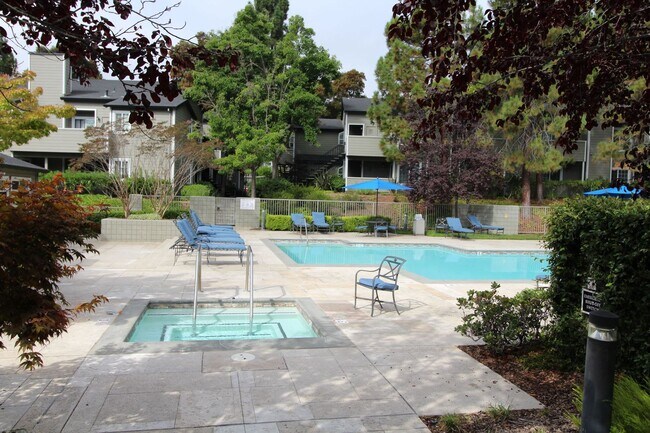 Building Photo - 495 Canyon Oaks Dr
