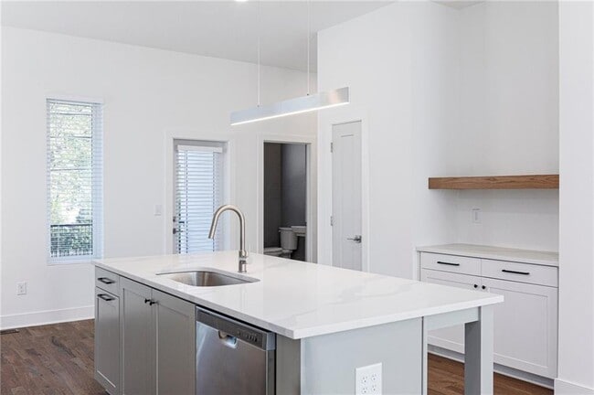 Building Photo - 1540 Millwood Pl