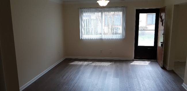 Building Photo - 1562 Malibu Pl