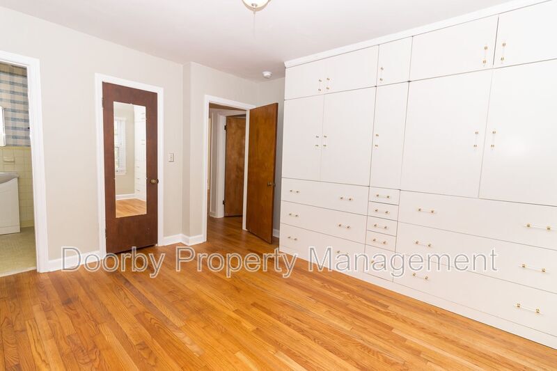 Building Photo - 203 Dawn St