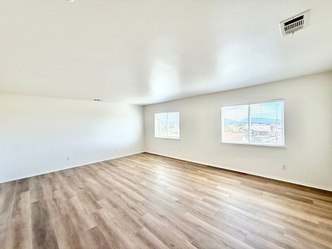 Building Photo - Spacious 3 Bedroom Home with Loft, Large Backyard & 2 Car Garage