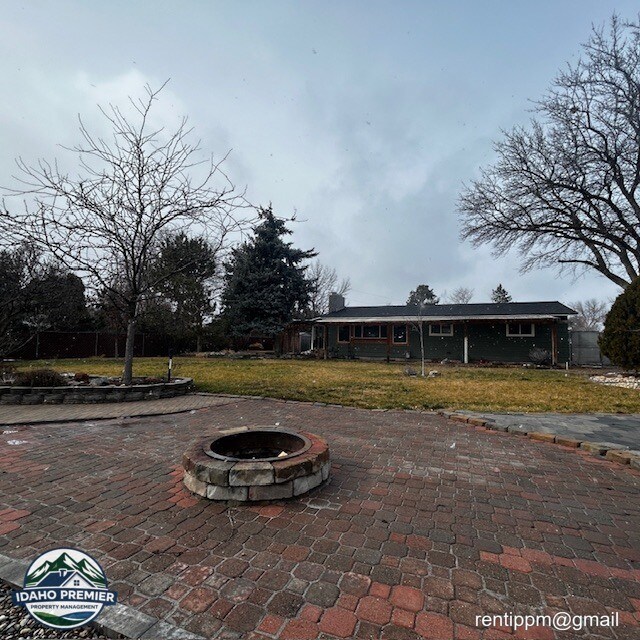 Building Photo - 7995 S Boulder Dr